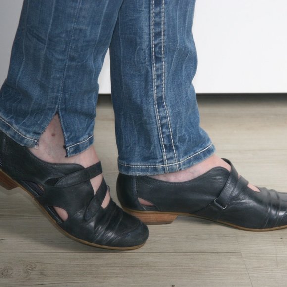 Canal Grande Blue Leather Flats - Picture 1 of 4